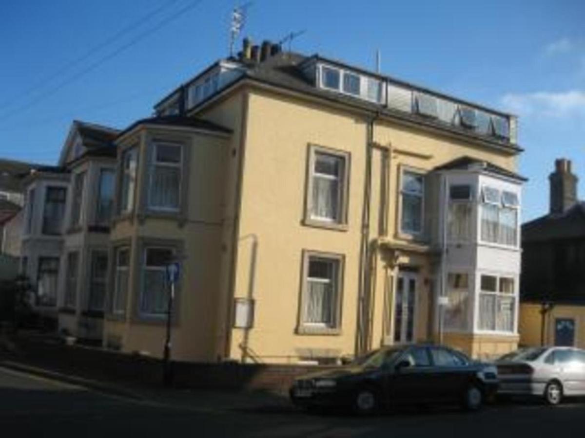 2 Berth First Floor Flat Apsley 4 *
