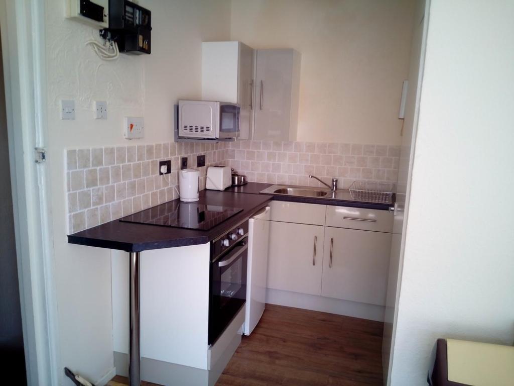 2 Berth First Floor Flat Apsley 4 *